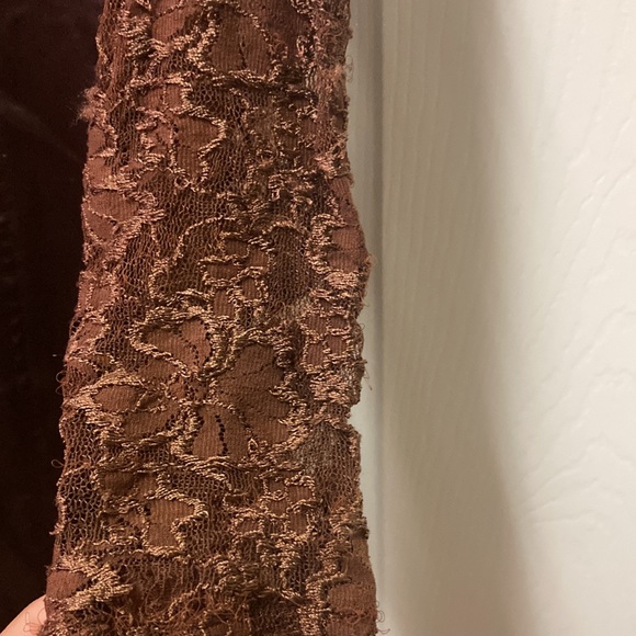 what ; brown ( on the top ) see thru design with flowers with zipper. its cute💫 - Picture 7 of 15